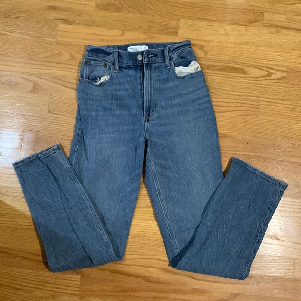 Size 2 Abercrombie ultra high rise 90’s straight leg jeans